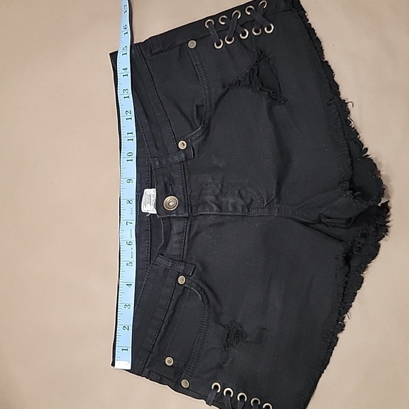 Billabong Black Denim Short Shorts, Raw Hem, Side Stitching / Laces, Size 27 - Picture 5 of 7
